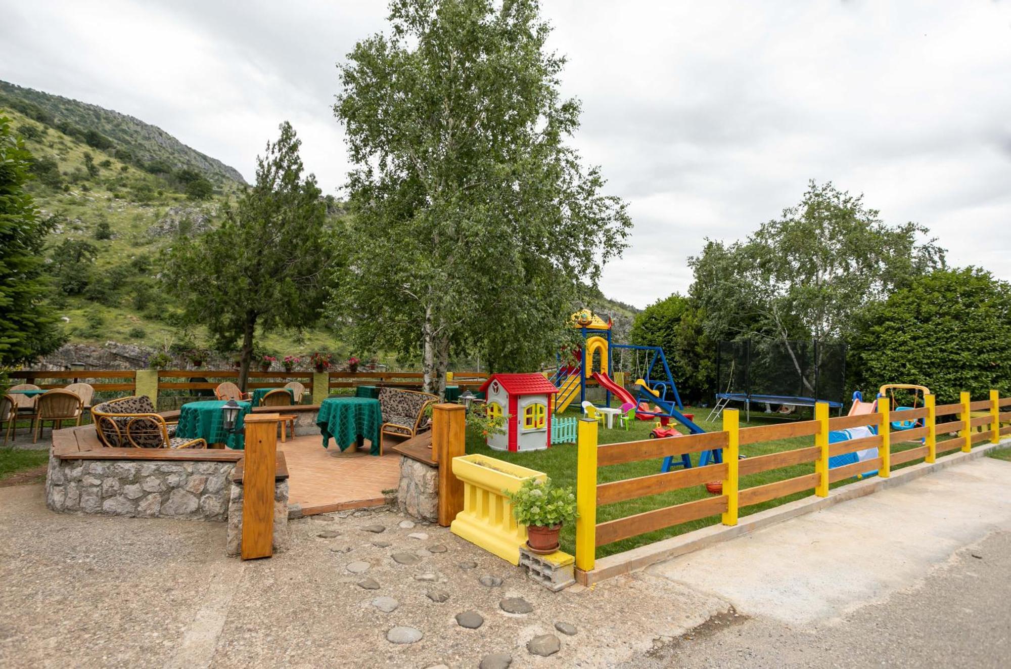 Zagoric Hostel Izvor מראה חיצוני תמונה